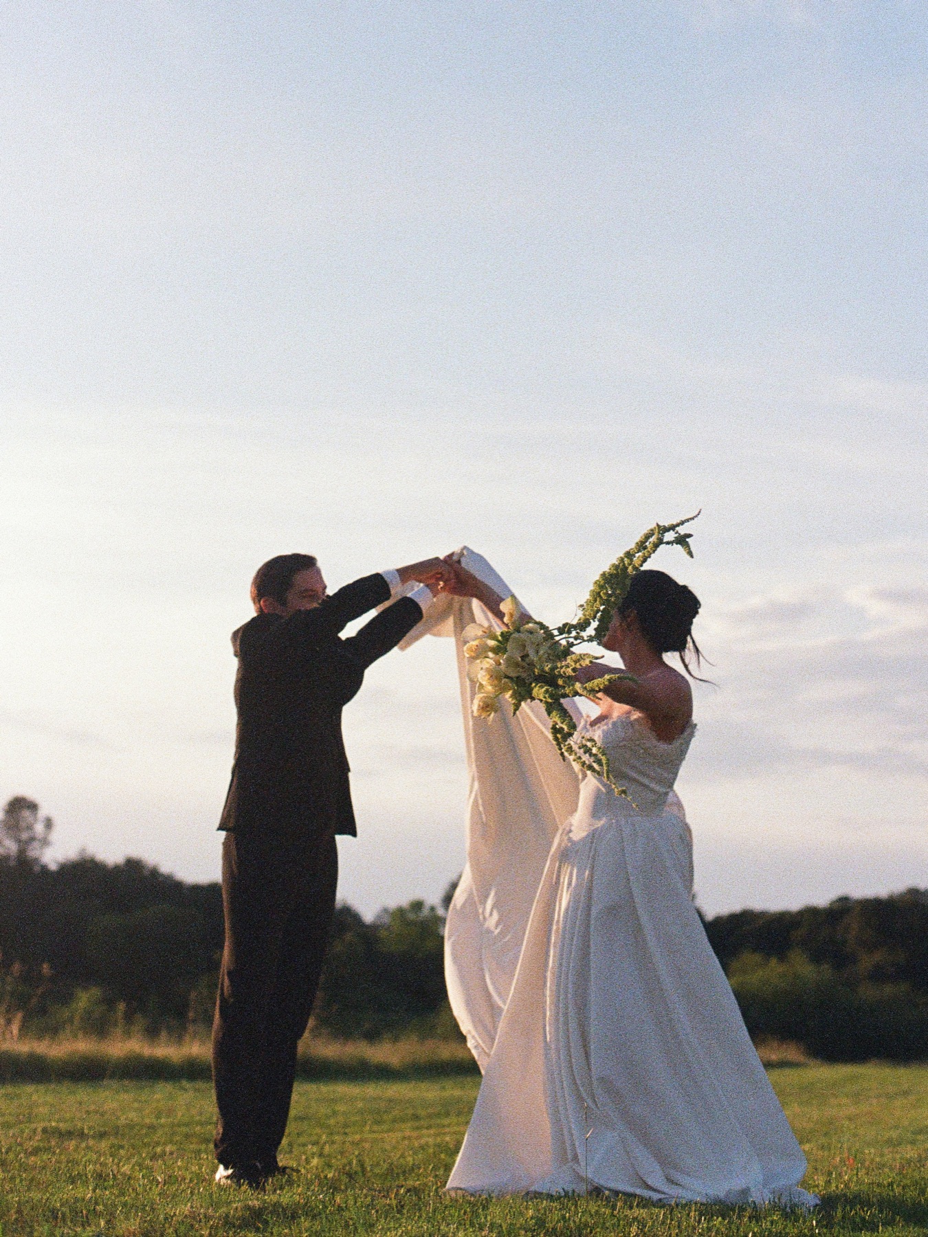 Emma and Ross wedding flowers by Golden Flowers at River Highlands Ranch, Sierra Nevada