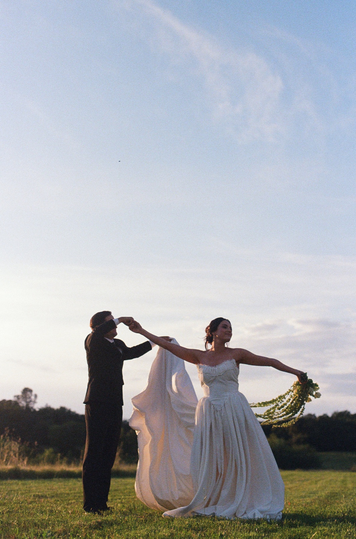 Emma and Ross wedding flowers by Golden Flowers at River Highlands Ranch, Sierra Nevada